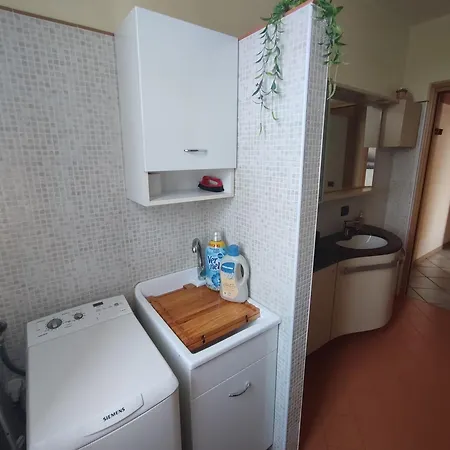 Lägenhet Residenza Tra Parma E Fiere *